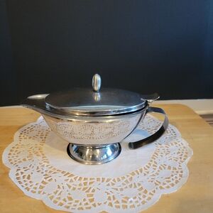 Oggi Stainless Steel Gravy Boat with Hinged Lid Vintage Double Wall